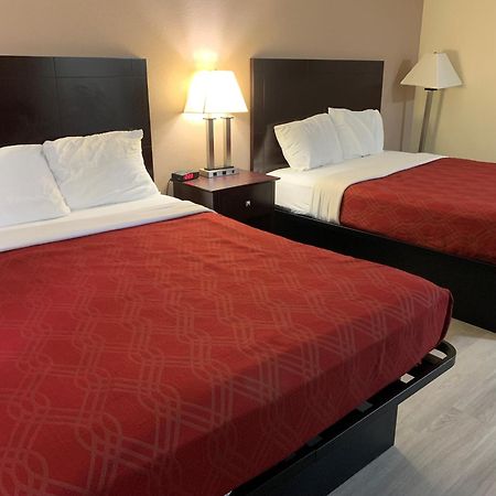 Baymont By Wyndham Iron Mountain Hotel Bagian luar foto
