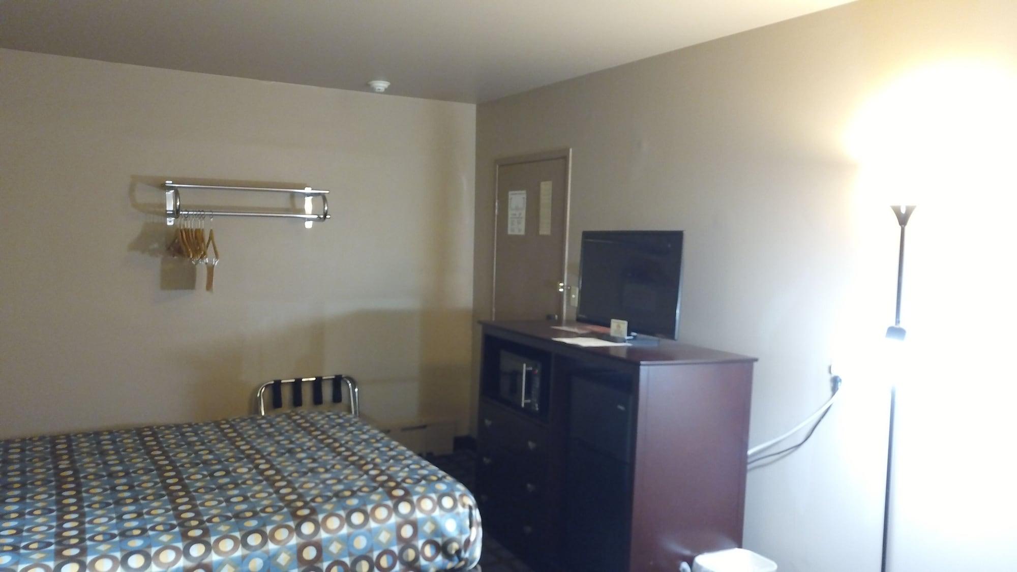 Baymont By Wyndham Iron Mountain Hotel Bagian luar foto