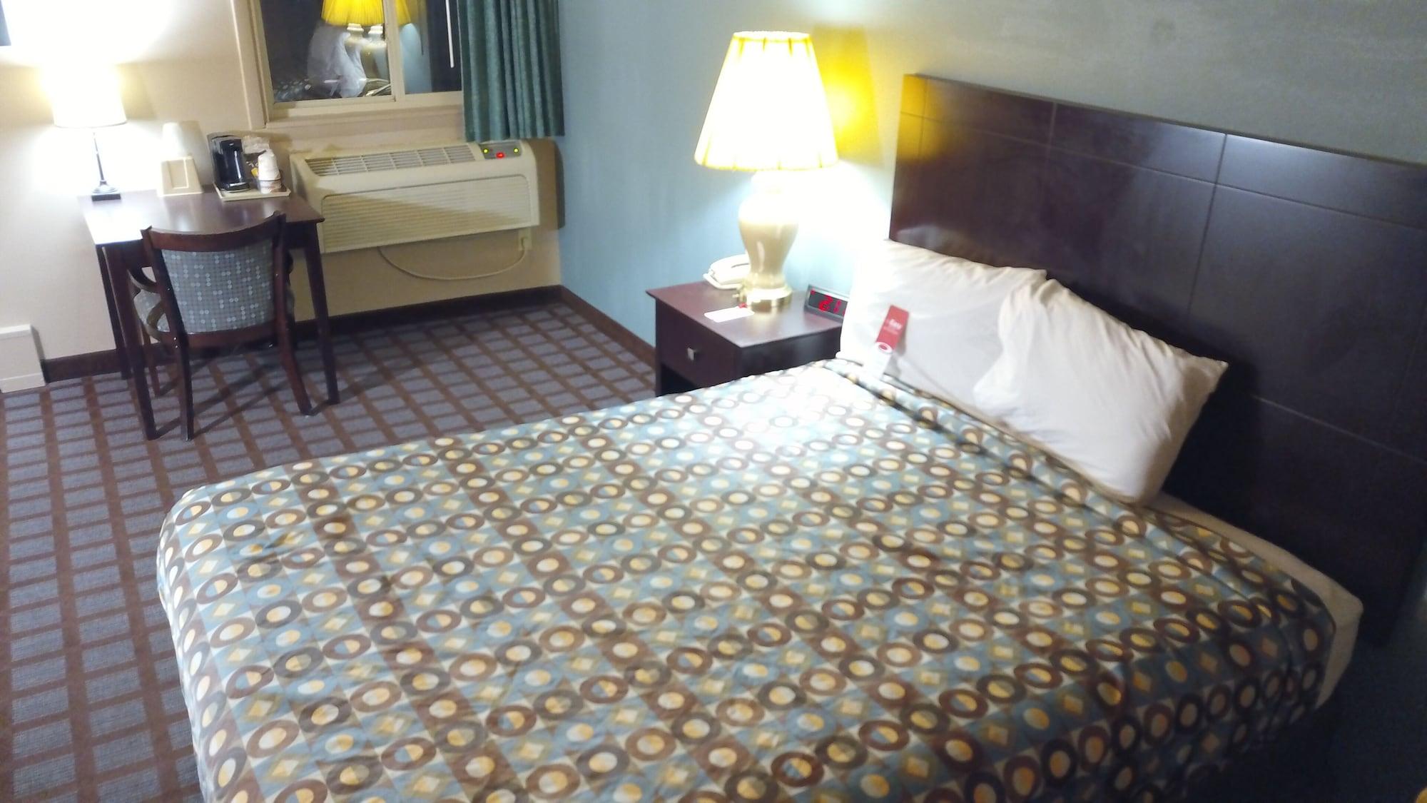 Baymont By Wyndham Iron Mountain Hotel Bagian luar foto