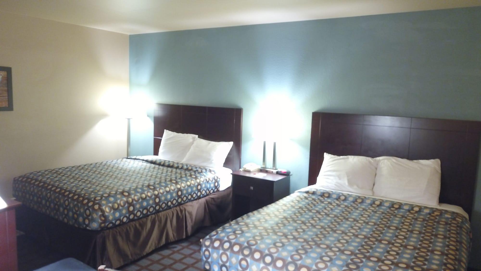 Baymont By Wyndham Iron Mountain Hotel Bagian luar foto
