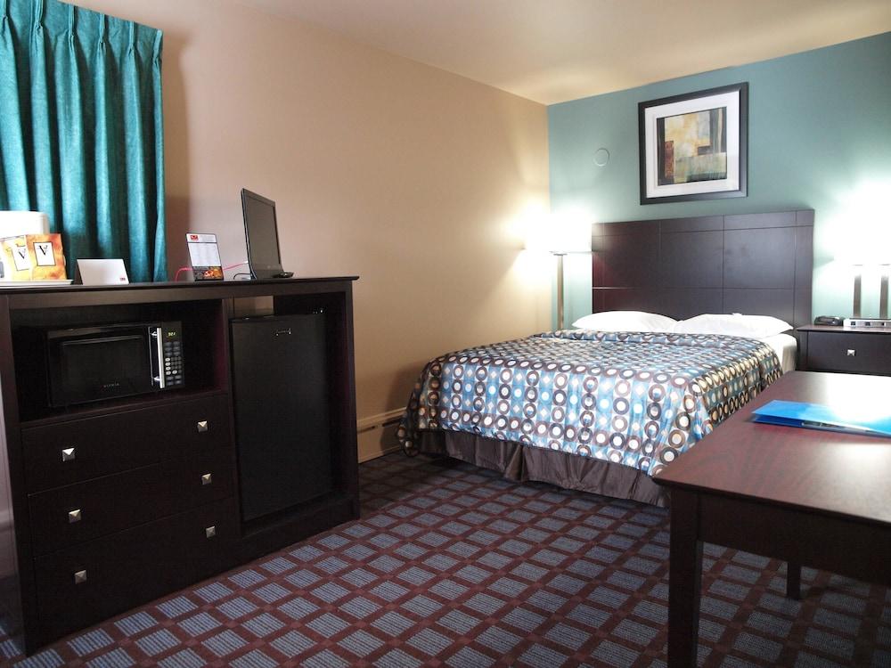Baymont By Wyndham Iron Mountain Hotel Bagian luar foto