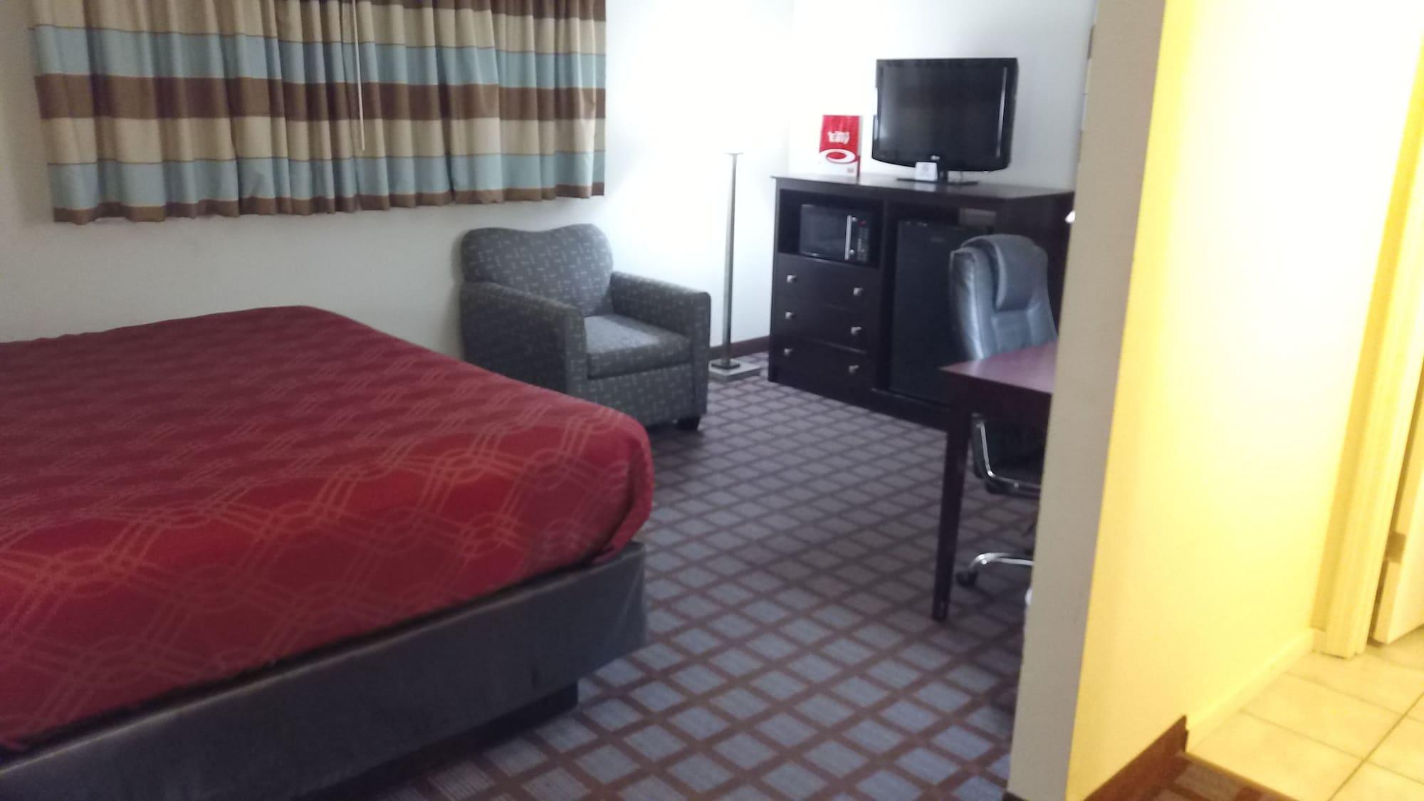 Baymont By Wyndham Iron Mountain Hotel Bagian luar foto